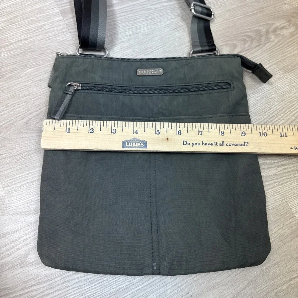 Baggallini crossbody Grey Striped Strap Minimalist Utilitarian Lightweight bag